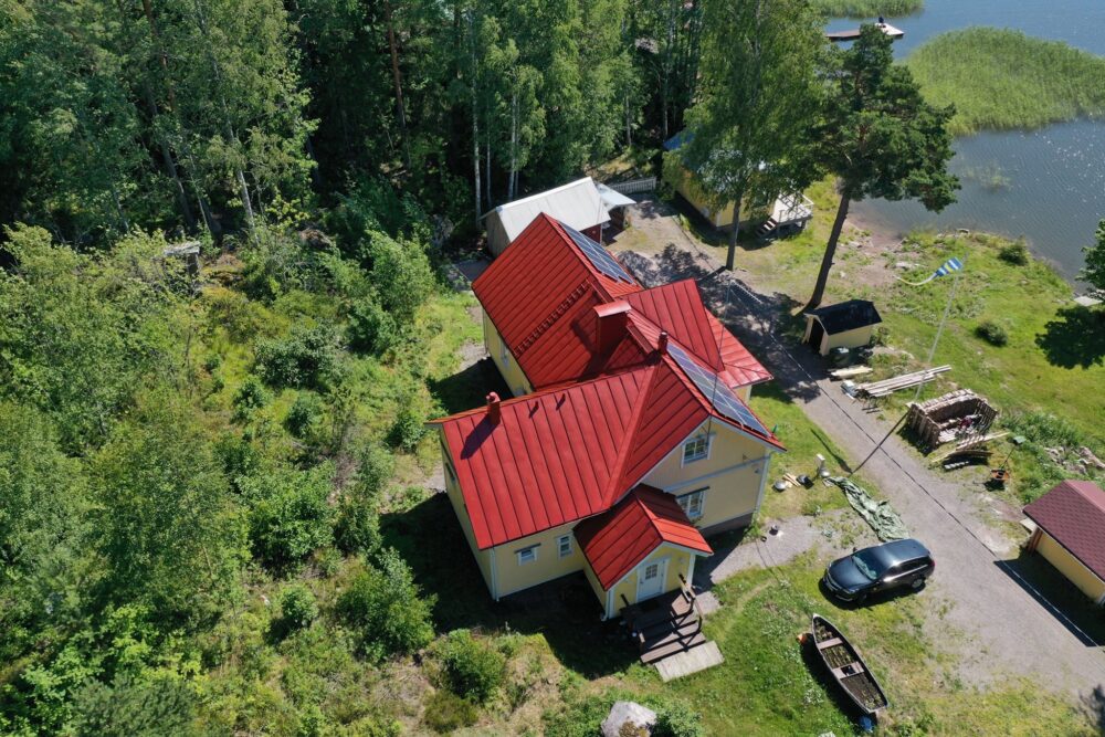 kattoremontti oulun alueella meren rannalla